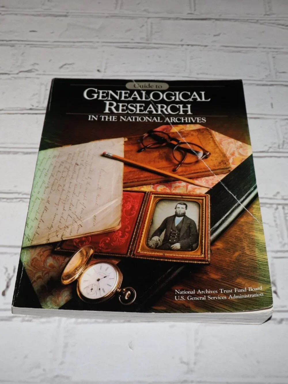 📚 Guide to Genealogical Research in the National Archives · Paperback